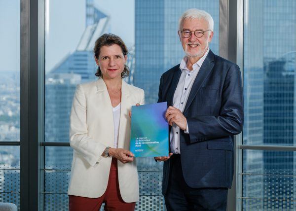 Jean-Pierre Hervé, Médiateur pour le Groupe ENGIE, a remis son rapport d’activités 2022 à Catherine MacGregor, Directrice Générale du Groupe.